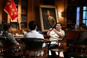 Presiden Prabowo Subianto memanggil Kepala Badan Komunikasi Pemerintah (Bakom) Syahganda Nainggolan dan Wakil Kepala Bakom Fadli Tri Hartono di kediamannya