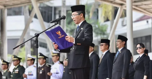 Sejumlah pegawai dan pejabat Pemko Batam mengikuti upacara Peringatan Hari Kesaktian Pancasila Tahun 2026 di Dataran Engku Putri e1790915514614