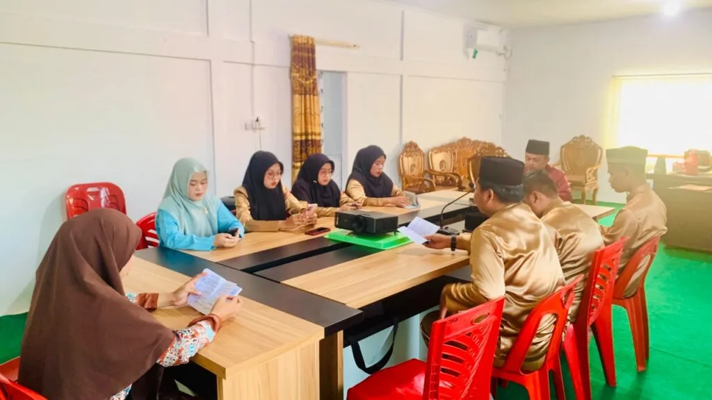 Bangun Desa dari Hati, Kades Gemuruh Dorong Pembinaan Rohani Aparatur Lewat Yasinan Rutin