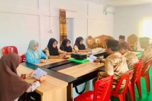 Suasana pembacaan Surah Yasin dan doa bersama Jumat pagi oleh jajaran Pemerintah Desa Gemuruh Kecamatan Kundur Barat Kabupaten Karimun (2)