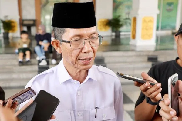 Wali Kota Batam Amsakar Achmad memberikan keterangan terkait pemulihan pasokan listrik PLN Batam pascagangguan