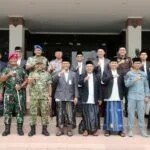 Sekda Batam Firmansyah menjadi inspektur upacara peringatan Hari Santri Nasional 2026 di Dataran Engku Putri.